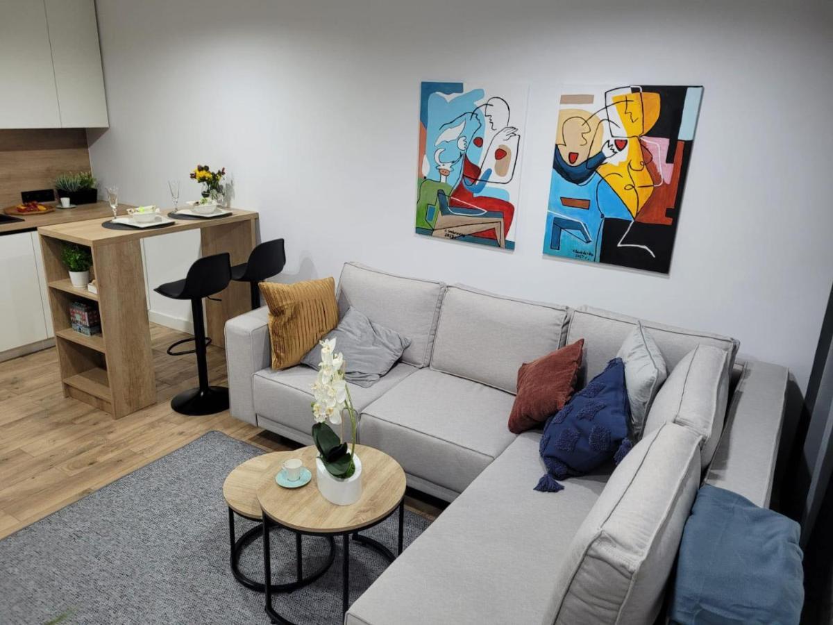 Wrzeciono 12 - Piekny Apartament Obok Szpitala Bielanskiego Oraz Awf, Bezplatna Strefa Parkowania - 400M Do Stacji Metra - Good Apartments ワルシャワ エクステリア 写真