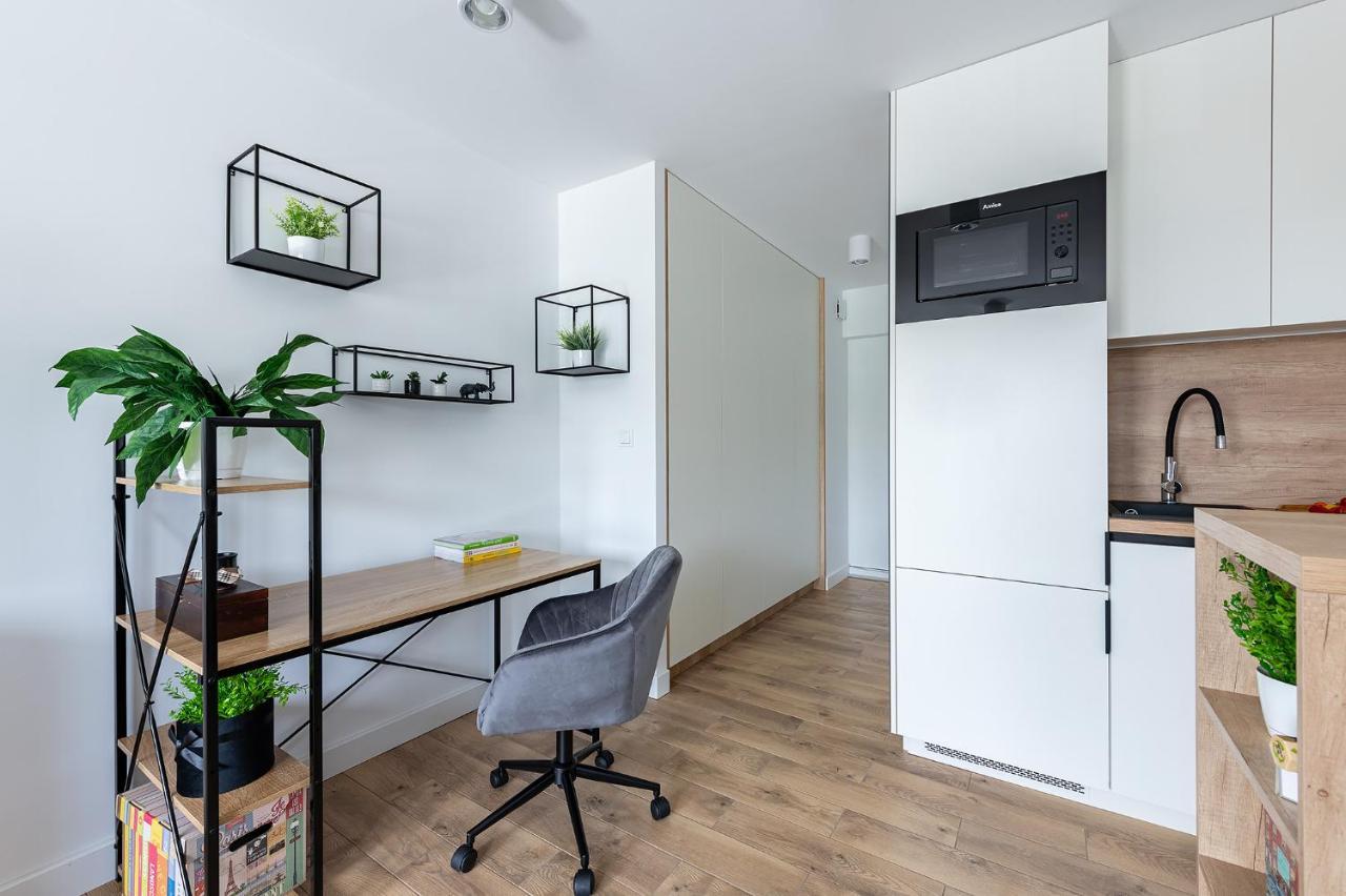 Wrzeciono 12 - Piekny Apartament Obok Szpitala Bielanskiego Oraz Awf, Bezplatna Strefa Parkowania - 400M Do Stacji Metra - Good Apartments ワルシャワ エクステリア 写真