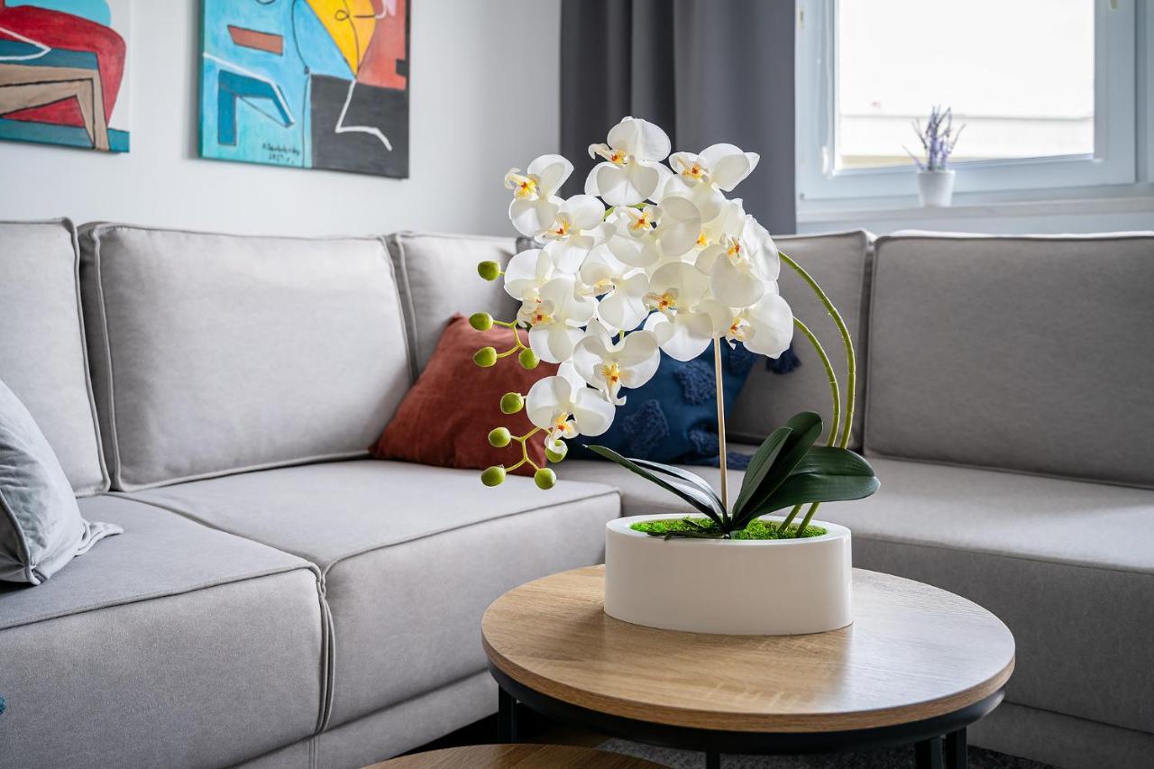 Wrzeciono 12 - Piekny Apartament Obok Szpitala Bielanskiego Oraz Awf, Bezplatna Strefa Parkowania - 400M Do Stacji Metra - Good Apartments ワルシャワ エクステリア 写真